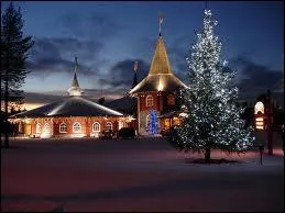 Selon les pays, le lieu d'habitation du père Noël est controversé, mais Santa Claus Village existe, il se situe :