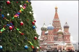 Dans le cadre de la politique anti-religieuse, le sapin de Noël a été interdit en URSS, puis à nouveau autorisé par Staline en 34, à condition :