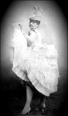 'Excentrique danseuse de l'Alcazar et autres lieux o le cancan et le grand cart sont toujours en vigueur. Ne Louise Weber (1866-1929), partenaire de Valentin le Dsoss au Moulin Rouge.