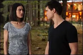 Qui rejoint Jacob ds qu'il a quitt la meute ?