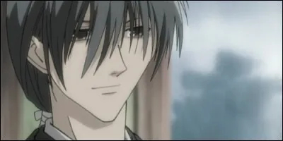 Quel métier exerce Kazuma, le père adoptif de Kyo ?