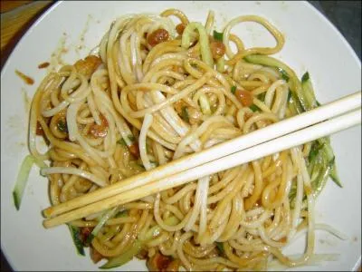 La lgende dit que c'est Marco Polo, qui aurait ramen ces aliments en Italie, aprs son voyage dans ce pays en 1295. De quel aliment s'agit-il ?