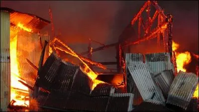 De quelle publication franaise les locaux ont-ils t incendis, le 2 novembre  Paris ?