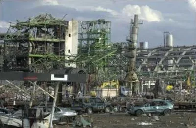 21 septembre 2001, l'explosion de l'usine chimique AZF fait 30 morts. C'tait ...