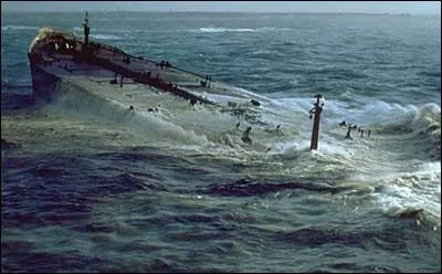 L'Amoco Cadiz fait naufrage en mars 1978...