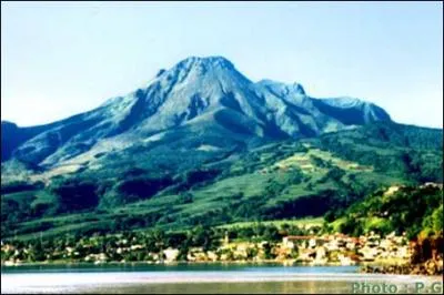 8 mai 1902, l'ruption de la montagne Pele dtruit la ville de Saint-Pierre. Environ 30 000 morts. C'est...