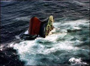 12 dcembre 1999, naufrage d'un ptrolier, au large des ctes franaises. 12 000 tonnes de ptrole lourd sont rpandues. C'est...