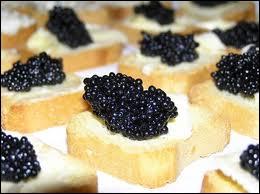 Quelques amuse-bouches pour accompagner le champagne, toasts au caviar. Qu'est-ce que le caviar ?