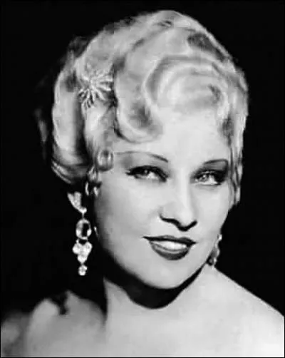 Elle fut l'actrice sex symbol des annes 20 aux annes 40. Ses formes gnreuses ont contribu  son succs d'actrice. Il s'agit de
