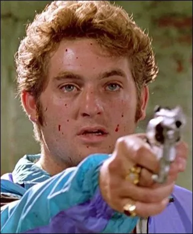 Il est le frre d'une grande star dans la ralit et il incarne 'Le Gentil' Eddie Cabot dans ce film. Qui est-il ?