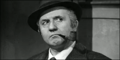 Dans quel rôle Jean Richard résoud-il des énigmes, la pipe à la bouche ?