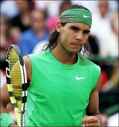 A 26 ans seulement, il remporte 7 fois le tournoi de Rolland Garros battant ainsi Borjn, il s'agit du tennisman espagnol...