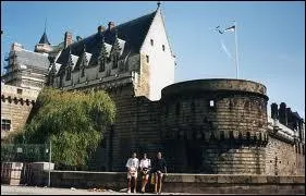 Quel est le monument qui se trouve  Nantes ?
