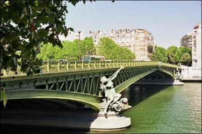 'Sous le pont Mirabeau coule la Seine... ...