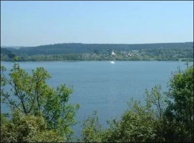 'Ainsi, toujours pousss vers de nouveaux rivages... .