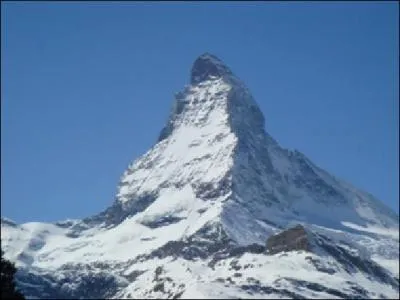 Plus d'un sommet suisse dpasse les 4000 m, tel le Cervin qui culmine  4478 m et domine le village de Zermatt  la frontire ...