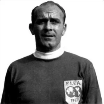 Qui est ce joueur, qui a port le maillot argentin, puis le maillot espagnol aprs sa naturalisation en 1957.