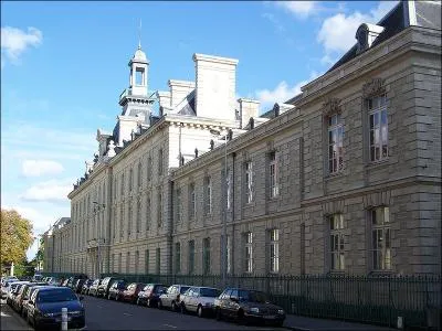 Dans quel lyce Jules Verne a-t-il tudi ?