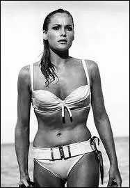 Cette suissesse (1, 65m) en mode pin-up est un jour sortie de l'ocan, et est reste sur l'cran mais n'tait pas passionne par ce mtier. Qui est-elle ?