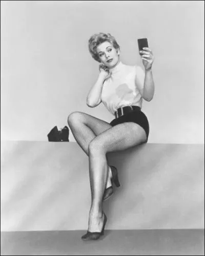 Et voici la jolie blonde de Sueurs froides de Hitchcock, ou de Picnic, o sa danse face  William Holden est hot. Qui est-ce ?