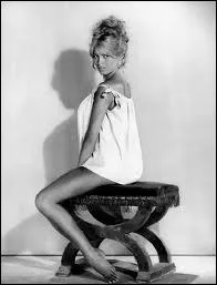 Encore une charmante photo de la star franaise qui fut une clbrit mondiale. Combien de maris a-t-elle eus ?