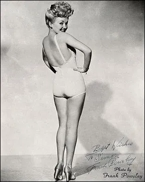 Cette pin-up tait aussi actrice, et mesurait 1, 63m. Ses jambes taient assures pour 1 million de dollars chacune par la MGM. Qui est-elle ?