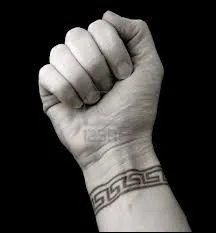 On ne dit pas : ''Il s'est élevé à la force du poignet.'' mais...