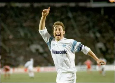 Il a t lu en 1989 et 1991 et Ballon d'Or en 1991 aussi, c'est ... .