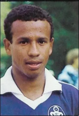 Il a t lu en 1984 et a fait partie du Carr Magique, c'est ... .