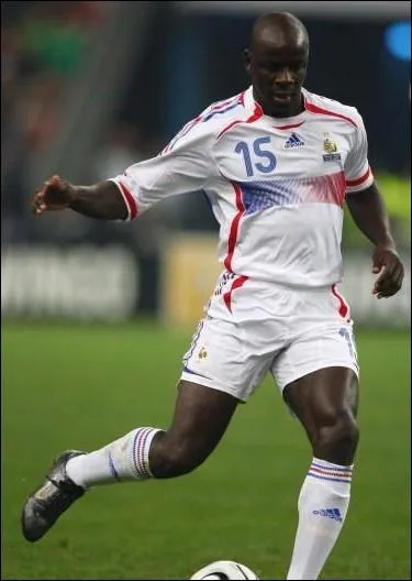 Il a t lu en 1997 et n'a inscrit que 2 buts en quipe de France : ceux qui envoient en finale de la Coupe du Monde, c'est ...