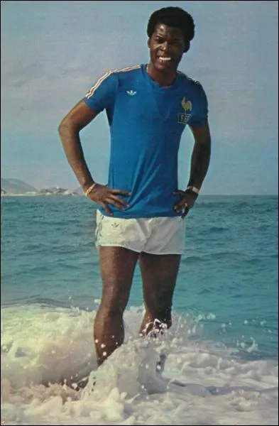 Il a t lu en 1972 alors qu'il jouait  Ajaccio et champion de France avec Bordeaux c'est ...
