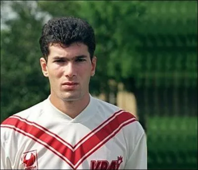 Il a t lu en 1998 et 2002 et aussi Champion du Monde intrimaire chez Leader Price , c'est ...