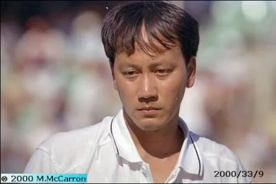 Michael Chang. Tennisman amrician. En quelle anne a-t-il remport Roland Garros ?