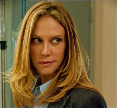 Qui tue June Stahl ?