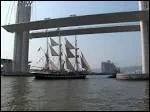 Le pont Gustave Flaubert est un gigantesque ouvrage. Inaugur en septembre 2008, il culmine  86m et ses deux tabliers peuvent s'lever  45m au-dessus du fleuve. O est-il ?