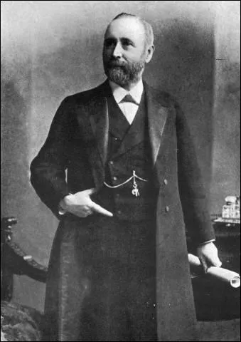 C'est lui qui a donn  Ismay l'ide de faire construire des paquebots gants.