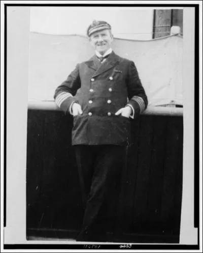 Le 18 janvier 1912, il prend le commandement du Carpathia, avec lequel il se porte au secours du Titanic en dtresse dans la nuit du 14 au 15 avril.