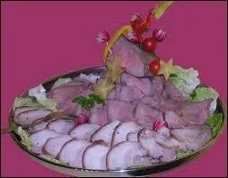 'L'hte leve' est une spcialit belge de charcuterie. C'est un morceau ... ... ... . brais, repli sur lui-mme de manire  former un cylindre, pic et aromatis