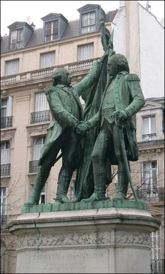 Le Monument Lafayette et Washington se trouve  Paris. En toute logique, il se trouve Place ...