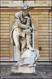 La statue de Champollion se trouve dans la cour du collge de France. On sait tous que Champollion a traduit les hiroglyphes qui se trouvaient sur la pierre... .