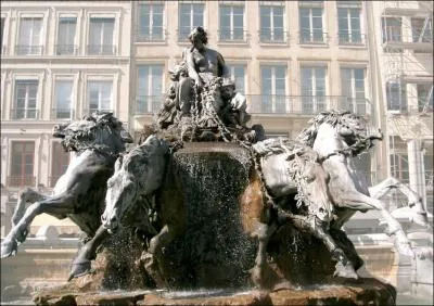 La fontaine Bartholdi, se trouve Place des Terreaux ... .