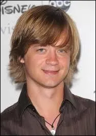 Comment s'appelle le frre de Miley ?