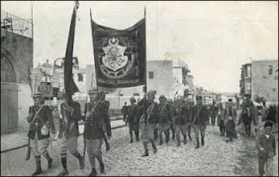 Quel a été le principal reproche fait aux Arméniens lorsque l'Empire russe envahit l'Est de la Turquie en 1915 ?