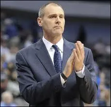 Qui est le coach des Dallas Mavericks ?