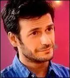 Quelle est la principale activit de Pablo lorsqu'il se  terre  chez lui ?