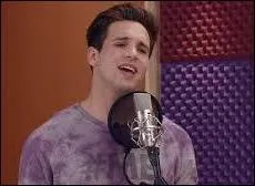 Alex fait croire à son père qu'il suit des cours à l'université. Dans quel domaine d'études ?