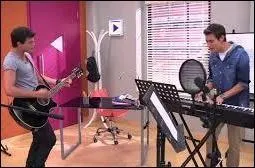 Qui accepte de devenir le manager du groupe de Leon ?