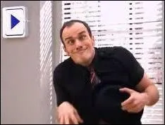 A la fin de la première partie (épisode 40), Gregorio fait une grave déclaration qui bouleverse élèves et professeurs. Qu'annonce-t-il ?