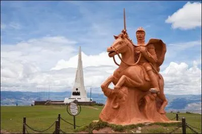 Aprs quelle bataille, remporte par le gnral Sucre sur les Espagnols, San Martin proclame-t-il l'indpendance du Prou en 1824 ?