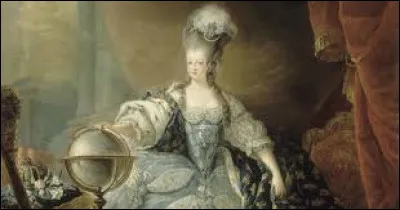 Marie-Antoinette, jadis appréciée de ses sujets, finit par cristalliser autour de sa personne la haine du peuple contre toutes les injustices sociales et les inégalités. Comment a-t-elle été surnommée avec mépris ?